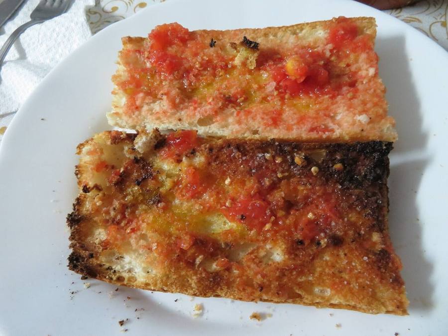 Pan con tomate