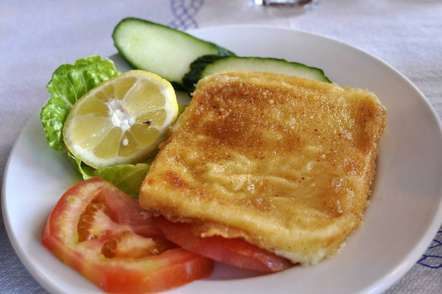 Queso frito con mermelada
